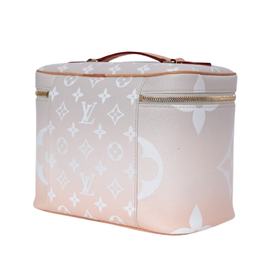 NICE VANITY LOUIS VUITTON