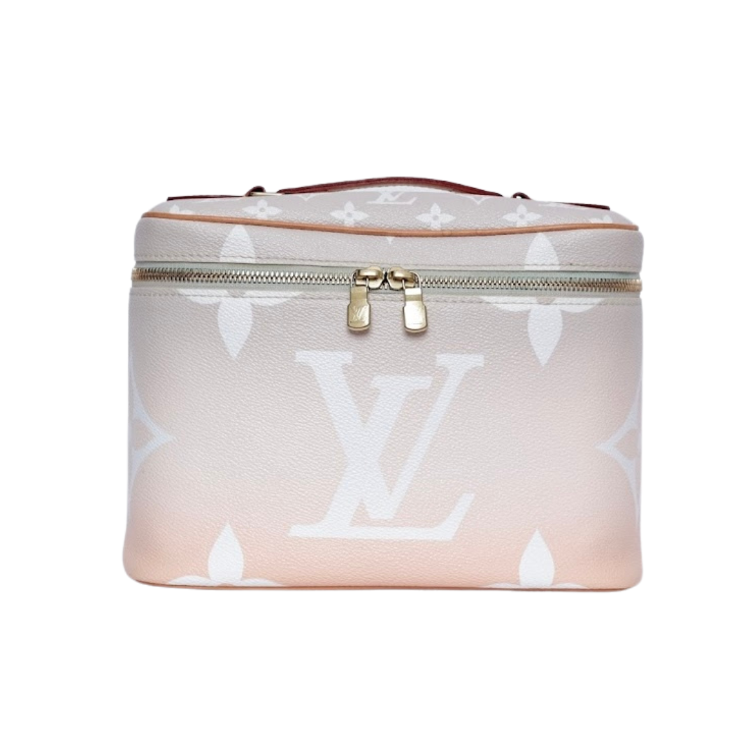 NICE VANITY LOUIS VUITTON
