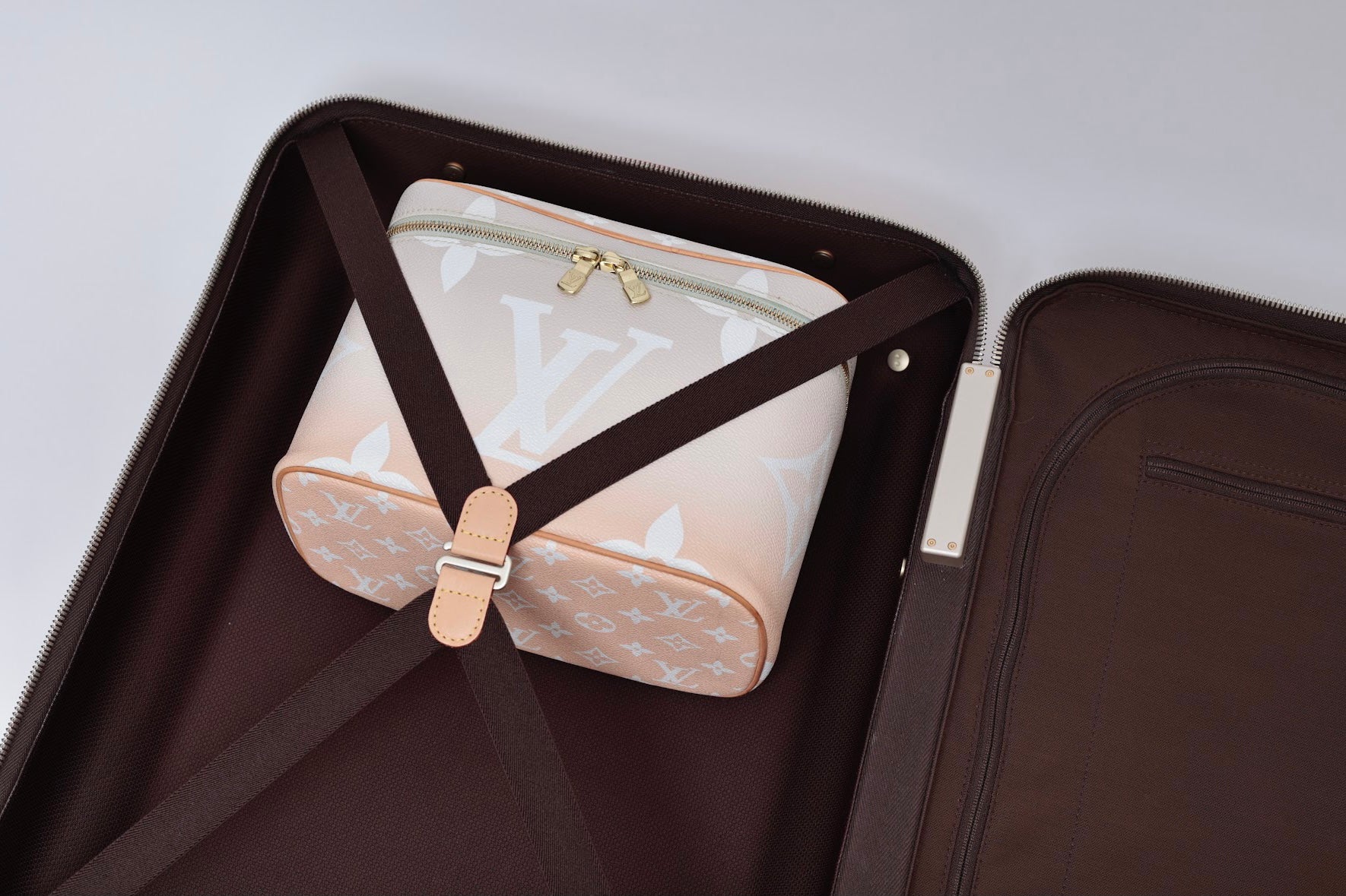 NICE VANITY LOUIS VUITTON