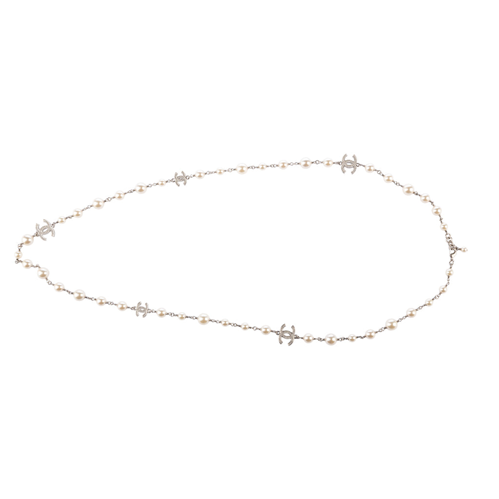 COLAR DE PÉROLAS CHANEL
