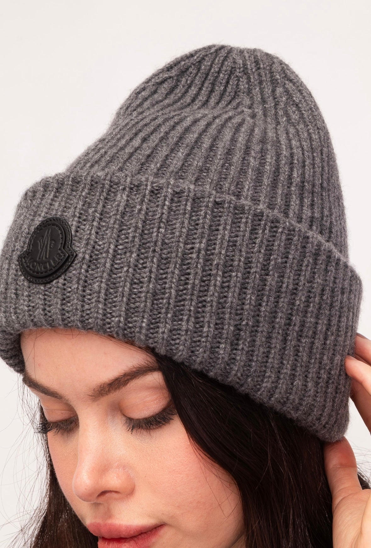 MONCLER GORRO DE LÃ CINZA