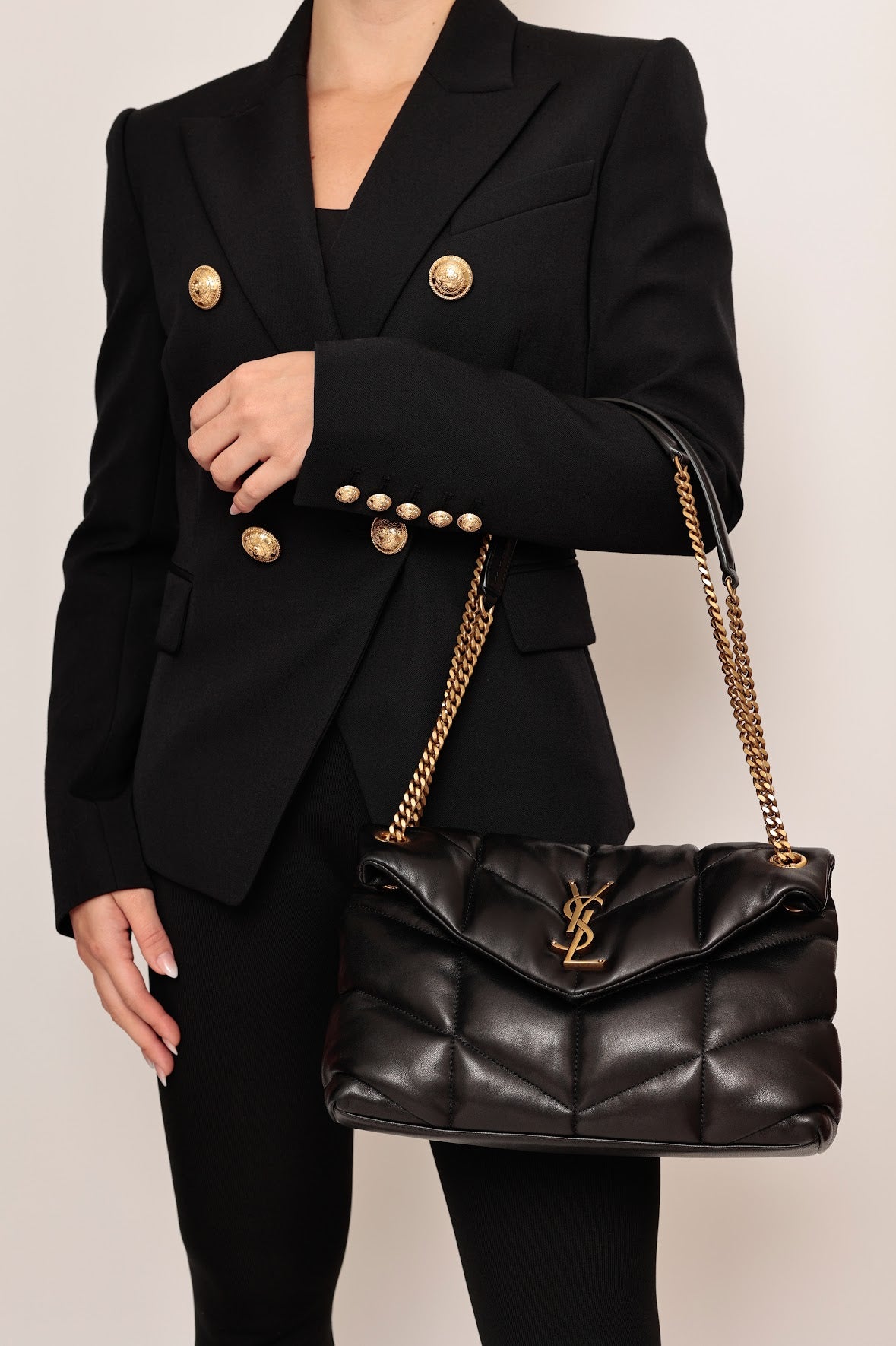 BOLSA YSL LOULOU PUFFER PRETA MEDIA